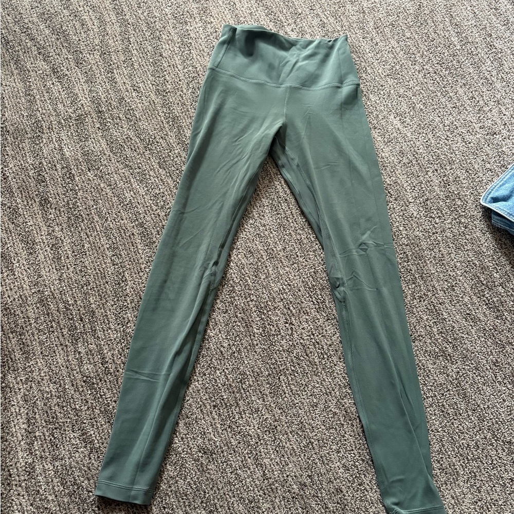 lululemon athletica double Align Green Leggings 28 inch. Barely worn.